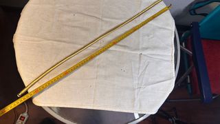 Cinturon elastico color dorado. Forma de muelle