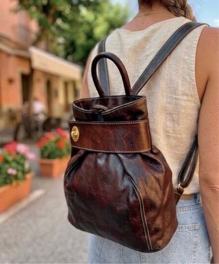 MOCHILA CUERO CIERRE ANTIRROBO CRUDADO