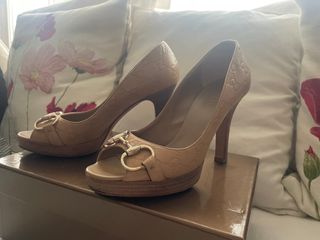 Zapatos de mujer con tacones (Gucci)