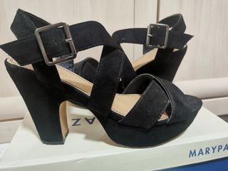 Zapatos de tacón negros