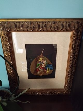 Cuadro con hoja pintada.