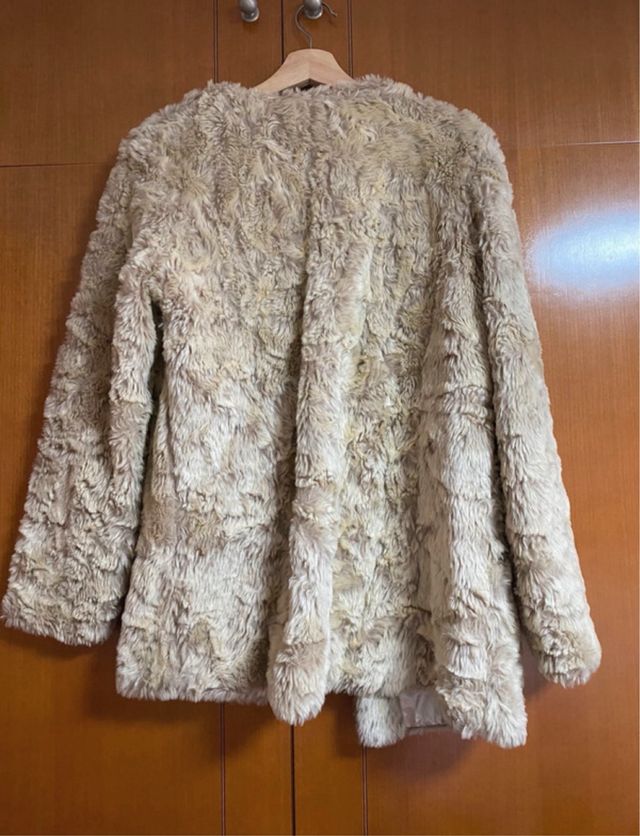 Abrigo pelo beige