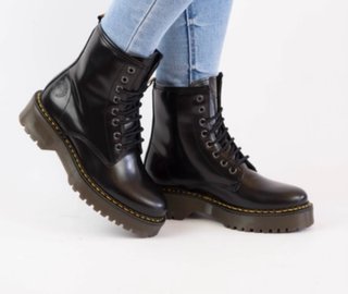 Botas negras de piel