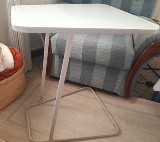 Mesa auxiliar multifuncional
