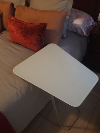 Mesa auxiliar multifuncional