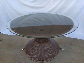 Mesa redonda para terraza o jardín.