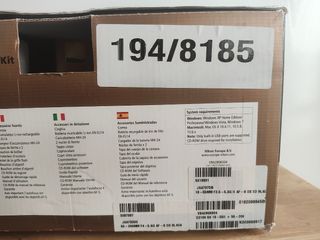 Cámara Reflex Nikon en caja. Kit 2 Objetivos incl.