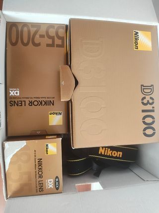 Cámara Reflex Nikon en caja. Kit 2 Objetivos incl.