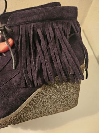 Botines negro cuña y flecos