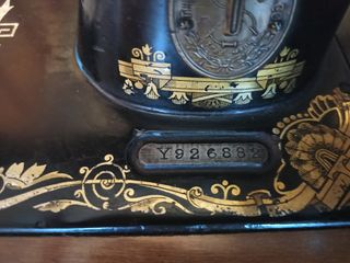 Maquina de coser con mueble