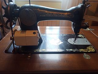 Maquina de coser con mueble