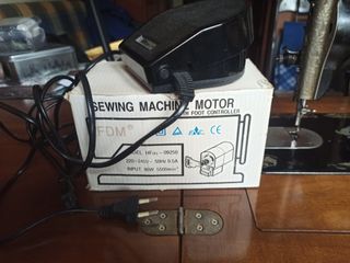 Maquina de coser con mueble