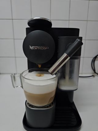 Nespresso Lattissima negro