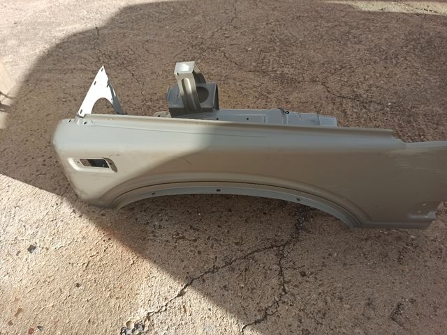 Suzuki SJ410-Aleta delantera Izquierda