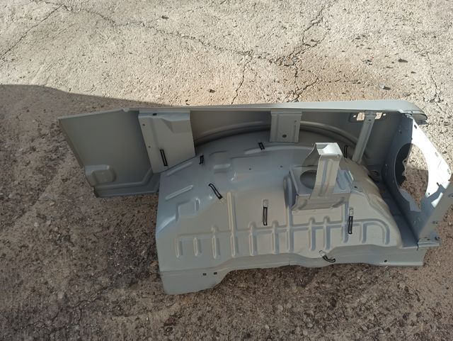 Suzuki SJ410-Aleta delantera Izquierda