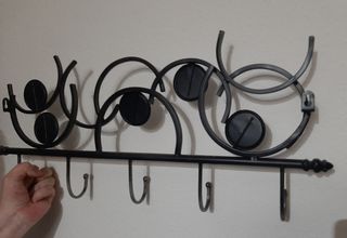 Percha de metal con espejitos