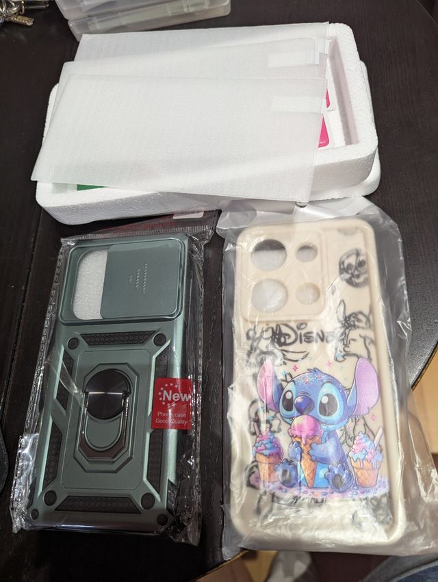 3 protectores pantalla y dos Fundas redmi note 13 