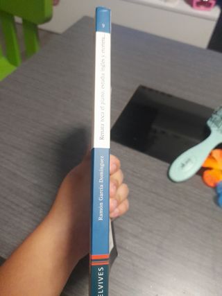 Renata toca el piano, estudia inglés y etcétera, etcétera, etcétera (Ala delta: serie azul/ Hang Gliding: Blue Series) (Spanish Edition)