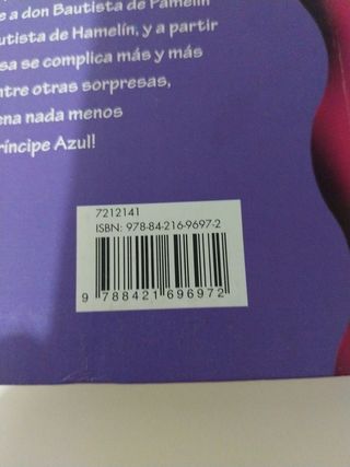 Kika Superbruja y sus bromas mágicas (Kika Superbruja / Kika Super Witch) (Spanish Edition)