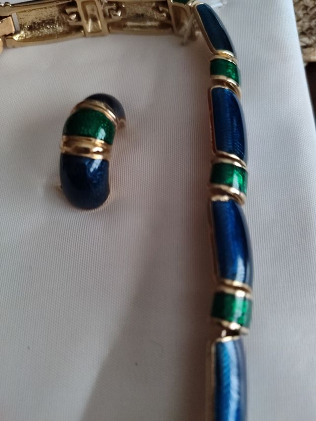 Conjunto collar, pendientes y pulseras