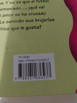 Kika Superbruja, loca por el fútbol (Kika superbruja / Kika super witch) (Spanish Edition)