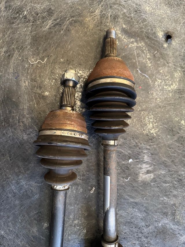 Palieres reforzados saxo 16v con apoyo plano.