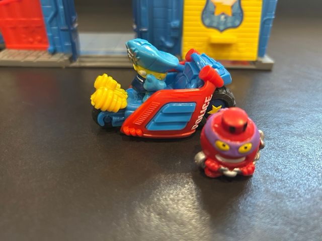 Comisaria de policia superzings