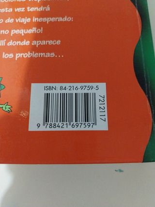 Kika Superbruja y los dinosaurios (Kika Superbruja / Kika Super Witch) (Spanish Edition)