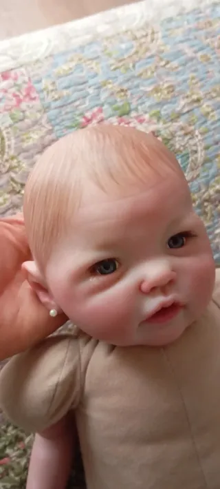 Bebé reborn pintado a mano