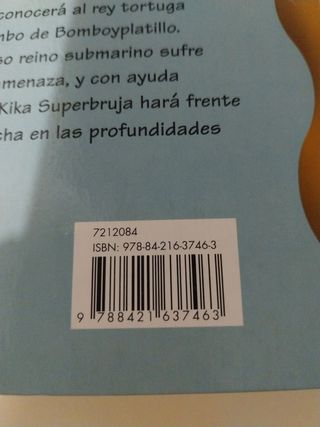 Kika Superbruja y la ciudad sumergida (Kika Superbruja / Kika Superwitch) (Spanish Edition)