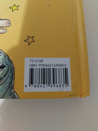 Todo sobre los dinosaurios (Kika Superbruja/ Kika Super Witch/ Kika Super Witch) (Spanish Edition)