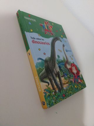 Todo sobre los dinosaurios (Kika Superbruja/ Kika Super Witch/ Kika Super Witch) (Spanish Edition)