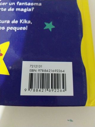 El hechizo fantasma (Kika Superbruja y Dani / Kika Superwitch and Dani) (Spanish Edition)