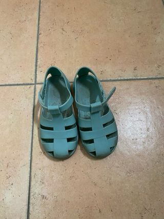 Traje neopreno y cangrejeras