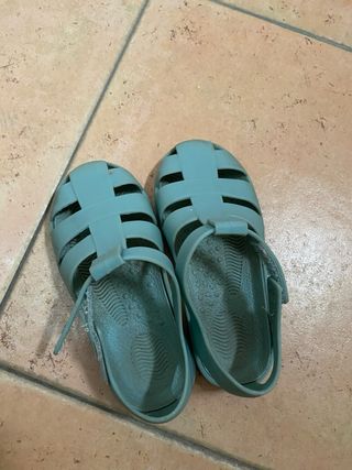 Traje neopreno y cangrejeras