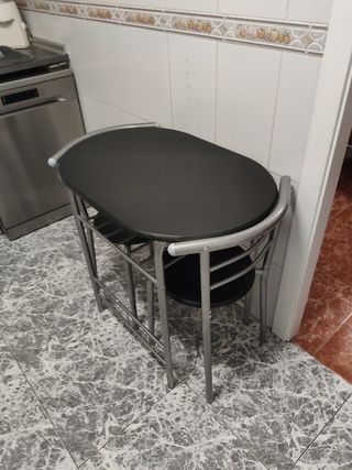 Mesa cocina con su dos sillas