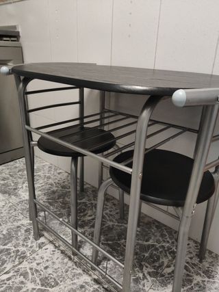 Mesa cocina con su dos sillas