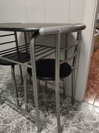 Mesa cocina con su dos sillas