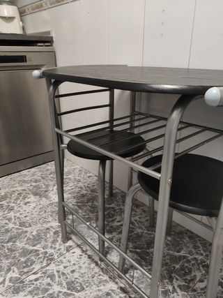 Mesa cocina con su dos sillas