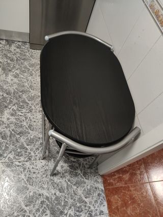 Mesa cocina con su dos sillas
