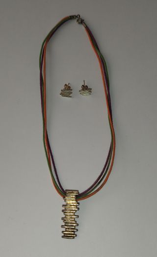 Conjunto collar y pendientes de plata