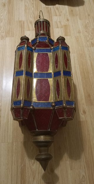 Lámpara árabe gigante antigua 