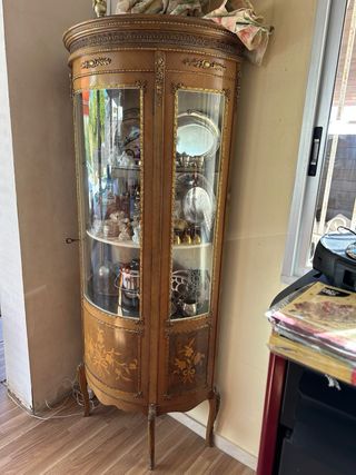 Vitrina antigua circular