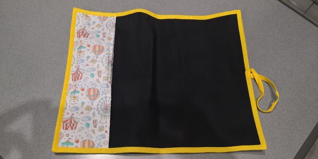 Pizarra plegable con tizas. Nuevo