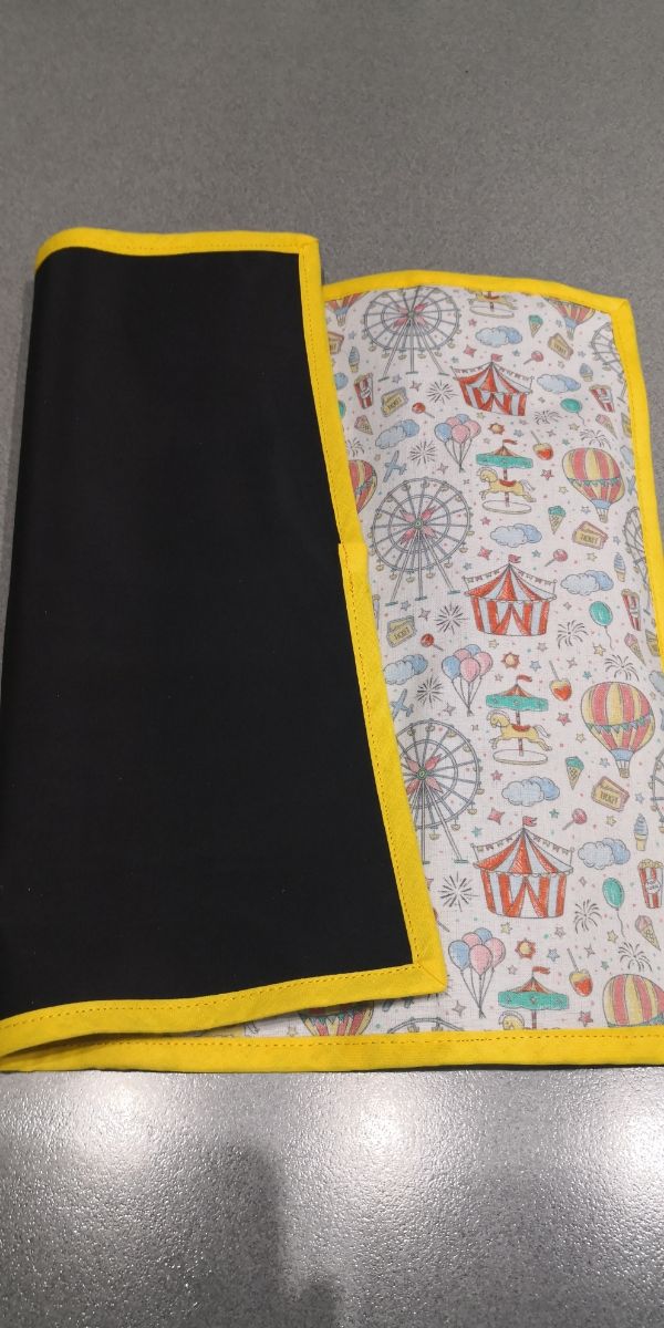 Pizarra plegable con tizas. Nuevo