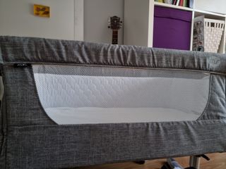 Minicuna de colecho con mosquitera