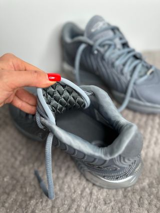 Zapatillas LeBron grises nuevas