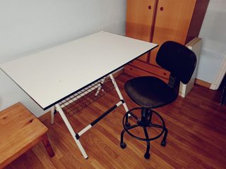 Mesa y silla de dibujo
