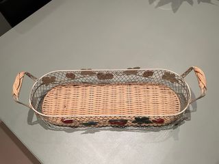 CESTA DE MIMBRE Y METAL