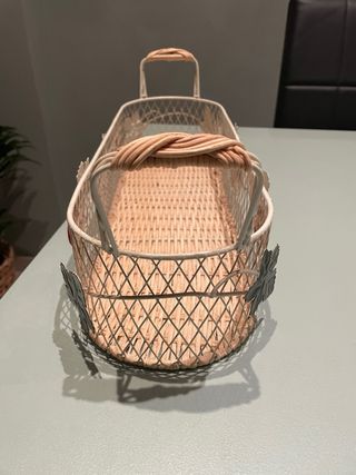 CESTA DE MIMBRE Y METAL